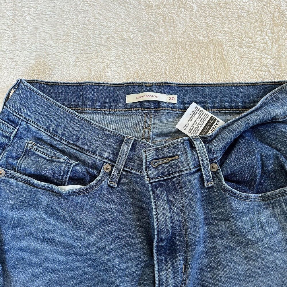 Levi's Women's Curvy Bootcut Jeans Medium Wash Size Size 30 - Picture 2 of 6